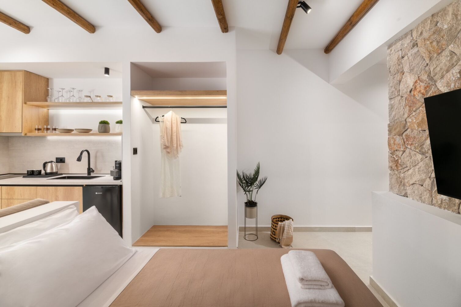 FYSIS APARTMENT